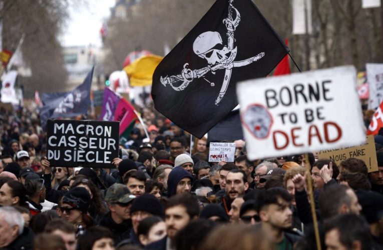 Macron encara dos mociones de censura en Francia, ¿está al borde de una crisis?